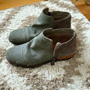 Sorrel mini boot size 7
